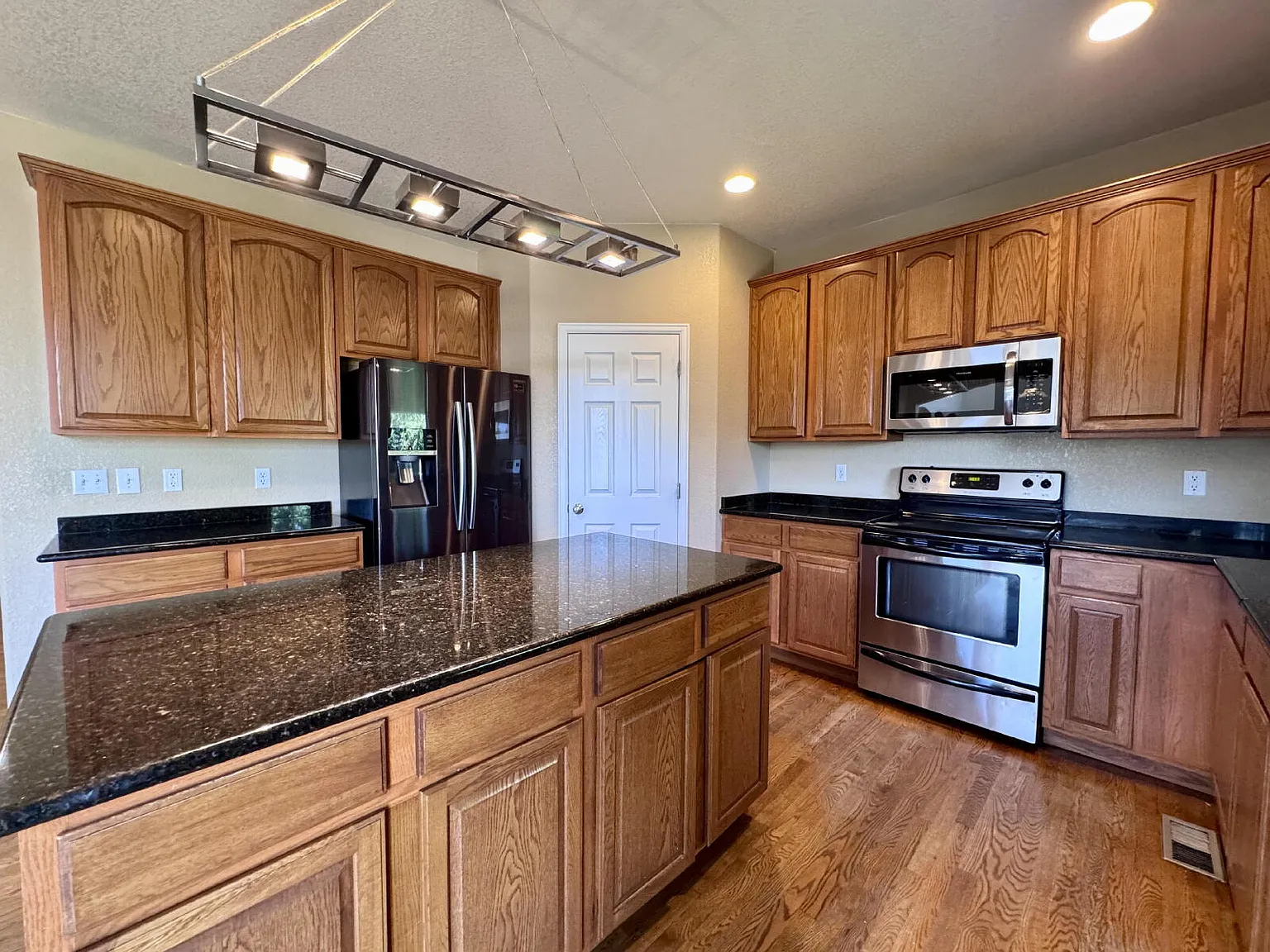 Spacious 5-Bedroom 4.5-Bath Home — Photo 3