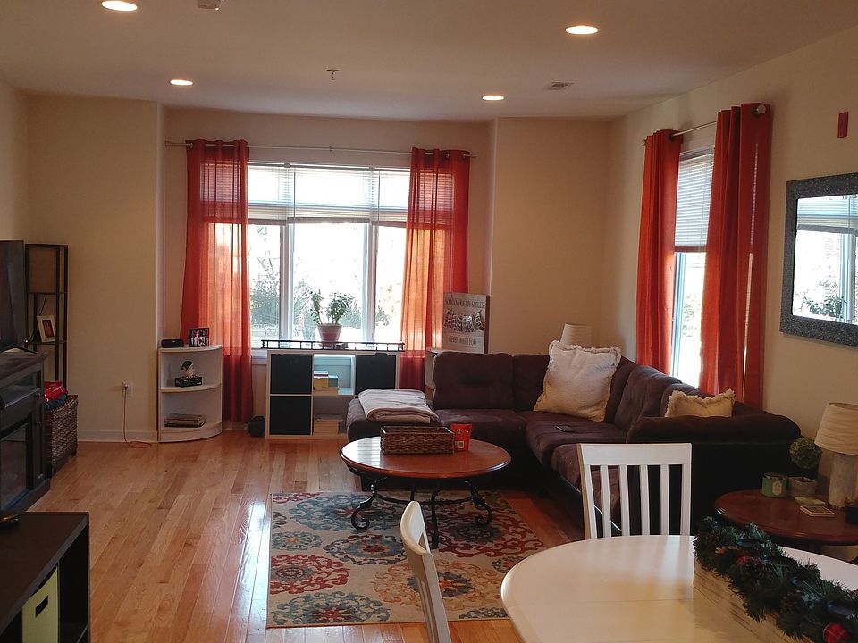 1st image of 925 N 20th St #10750238