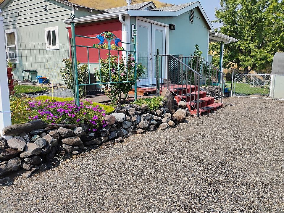East entry & lower driveway