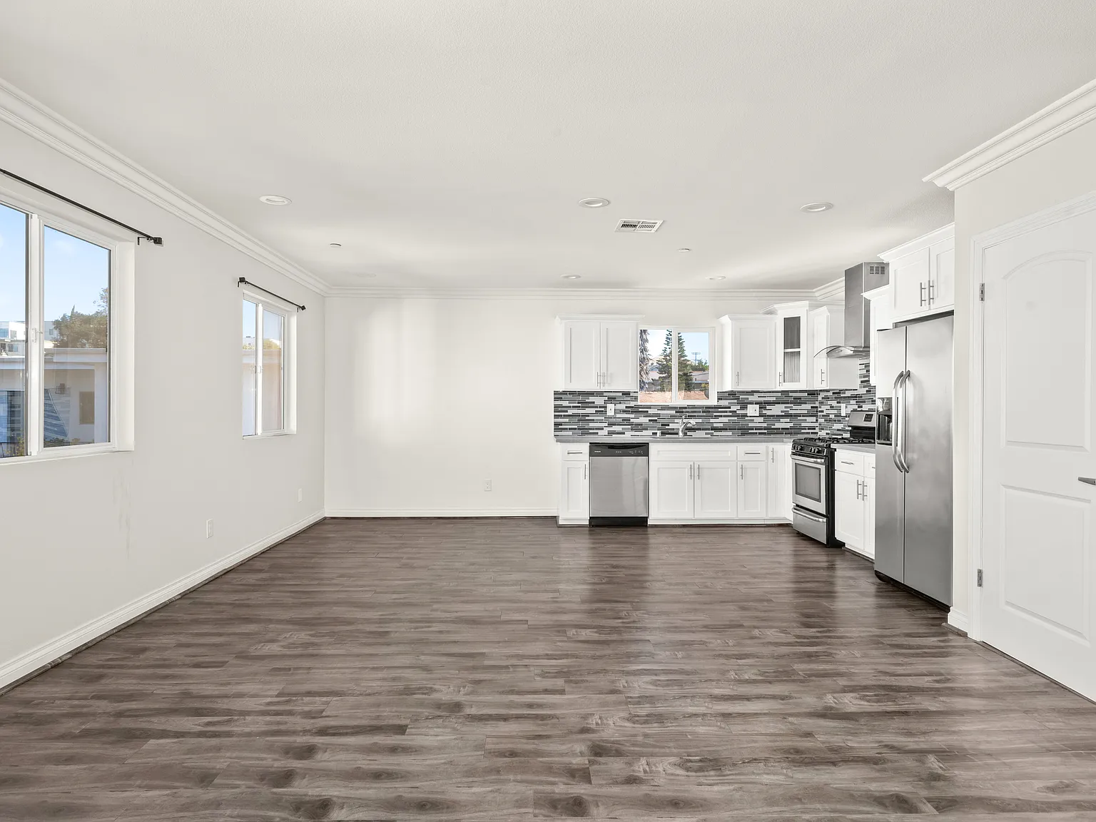4 bed, 1375 sqft, $3,725 — Photo 3