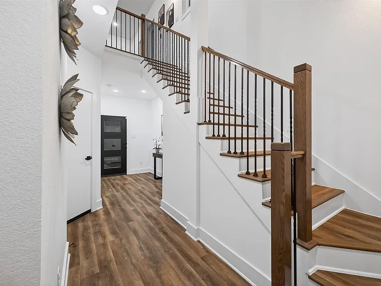 3003A Delano St — Photo 9