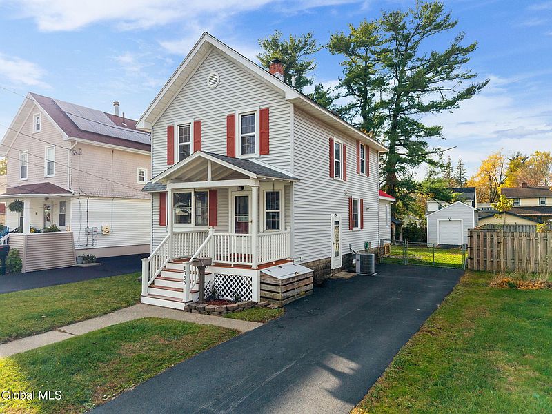 3rd image of 1356 Regal Avenue