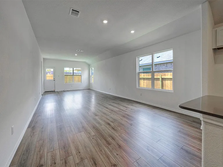 108 Montego St — Photo 10
