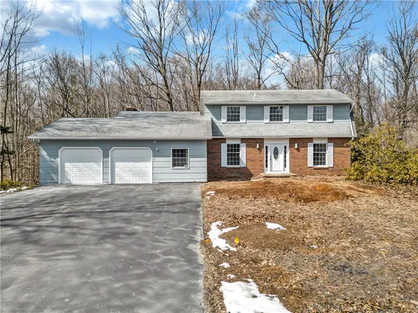 307 Brooksboro Dr, Webster, NY 14580