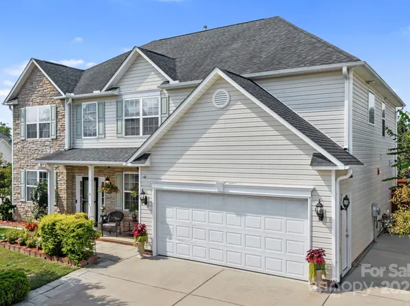 2 Breyerton Ct, Asheville, NC 28804