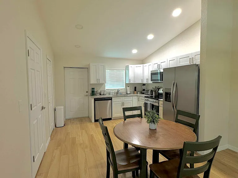 134 N Anoka Ave — Photo 2
