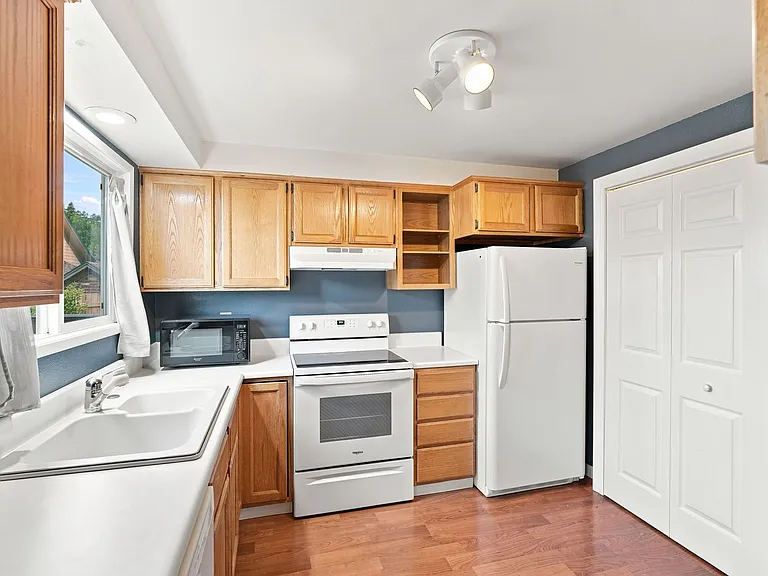 327 N Main St #2 — Photo 8