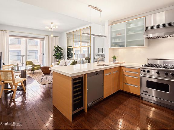 4th image of 462 W 58th St