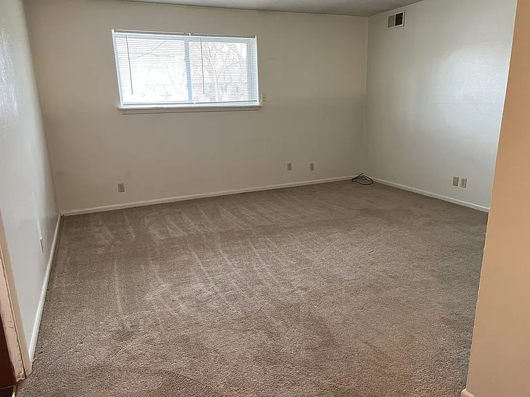 3209 University Dr #J — Photo 3