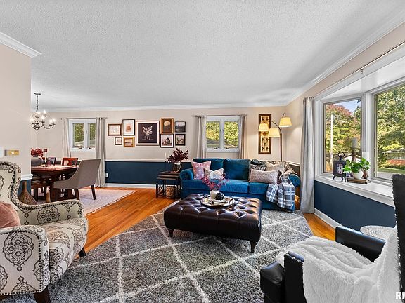 4th image of 917 32nd Avenue Ct