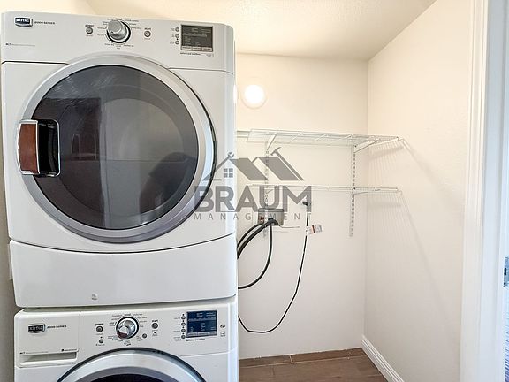 4th image of 332 S Virgil Ave APT 302