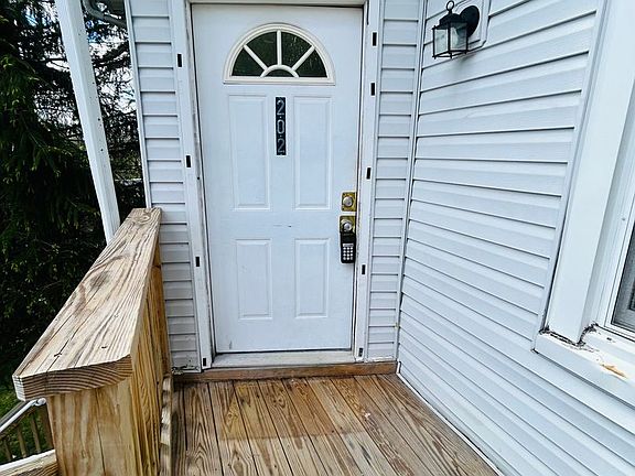 3rd image of 1429 Pocono Blvd APT 202