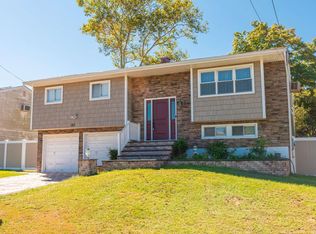 120 Junard Dr, Bay Shore, NY 11706