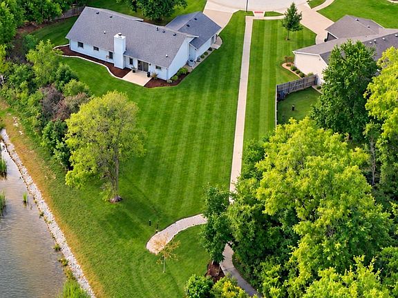 2nd image of 8415 Creekside Pl