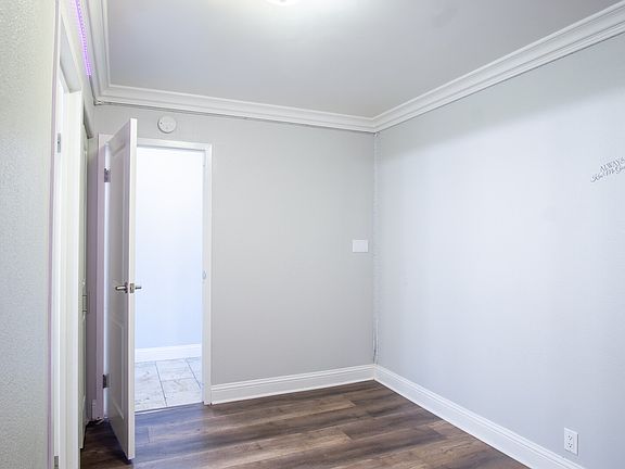 2nd image of 700 E 8th St Unit 6R