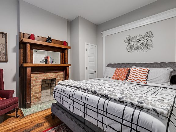5th image of 3313 Ellwood Ave APT 1
