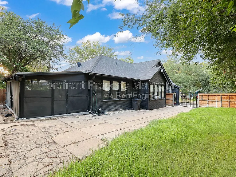 418 W Rosewood Ave — Photo 8