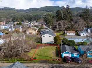 132 S Dolphin St, Rockaway Beach, OR 97136