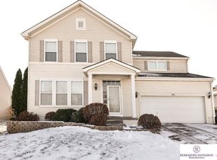 909 Port Royal Dr, Papillion, NE 68046