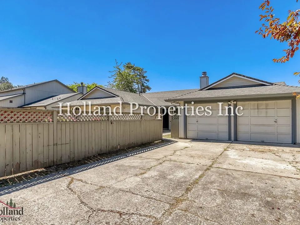6685-6687 SW 192nd Ave