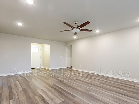 3rd image of 427 N Mojave