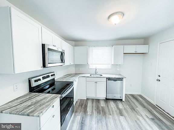 4th image of 302 Brookside Ave