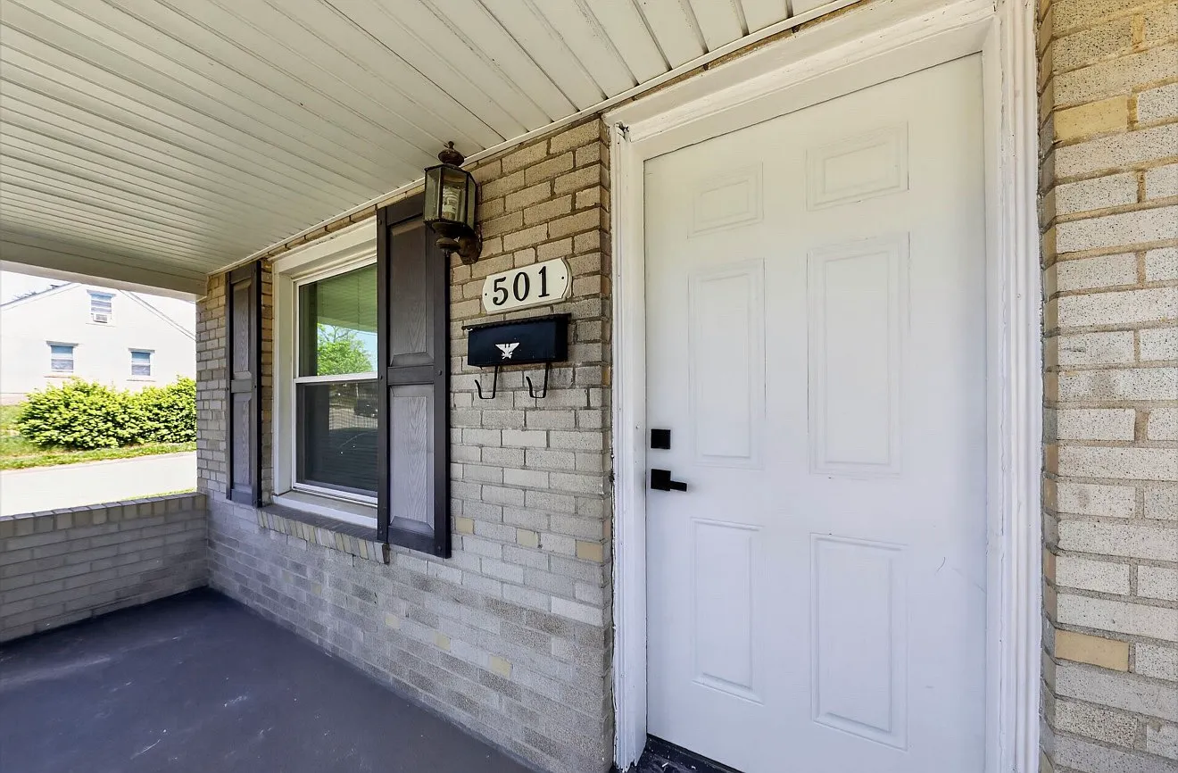 4 bed, 1500 sqft, $2,100 — Photo 3