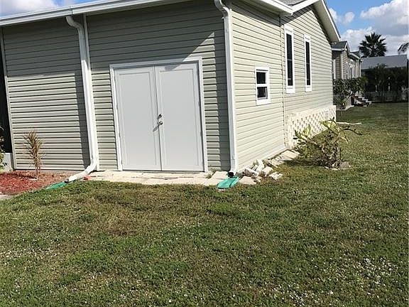 3rd image of 9790 Creekwood Ln