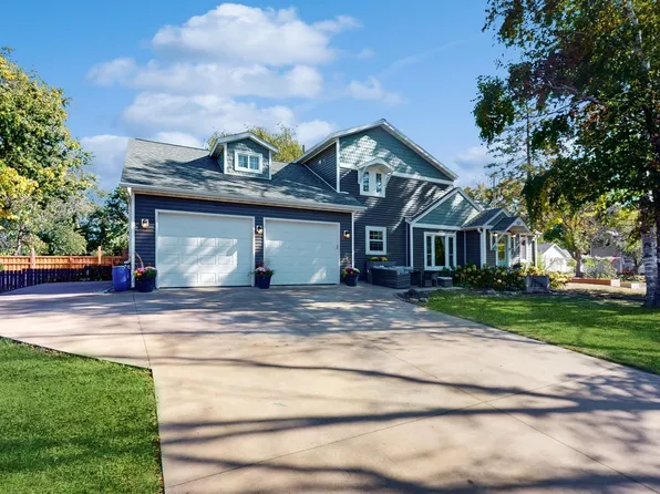 1300 8th St, Hudson, WI 54016