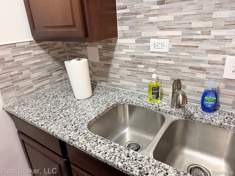 22444 Kelly Rd Apt 11, photo 8