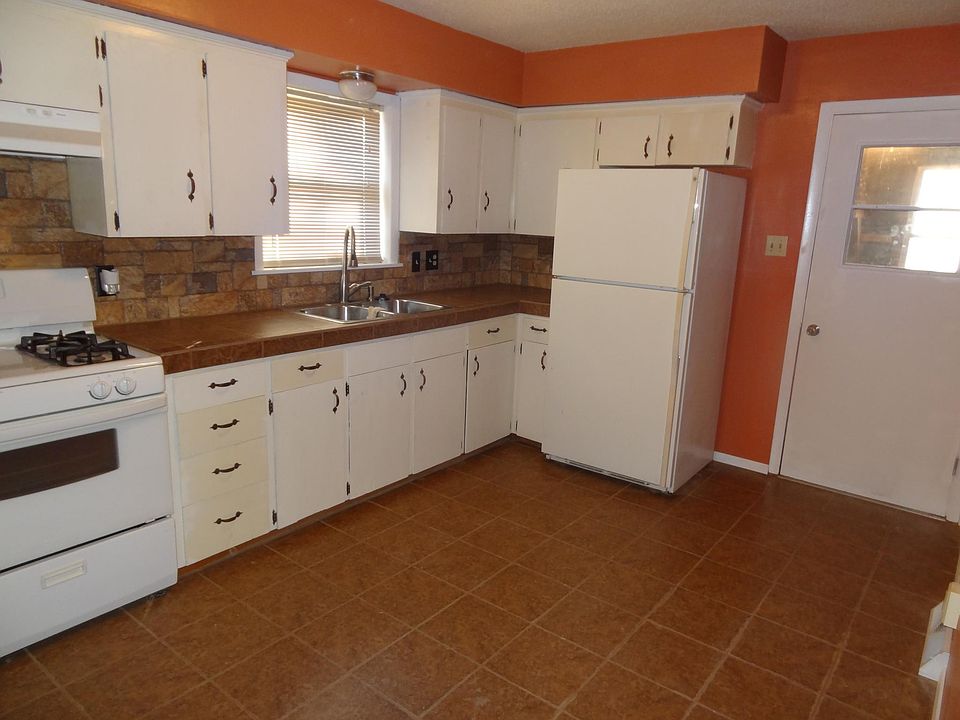 2nd image of 1762 Oakley Dr
