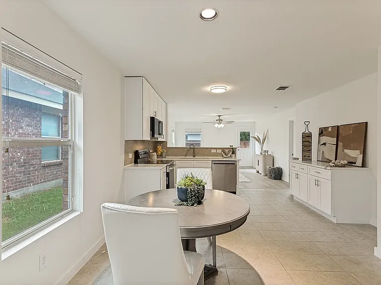 8828 Valley River Dr — Photo 7