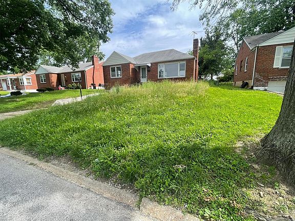 2nd image of 936 Fontaine Pl