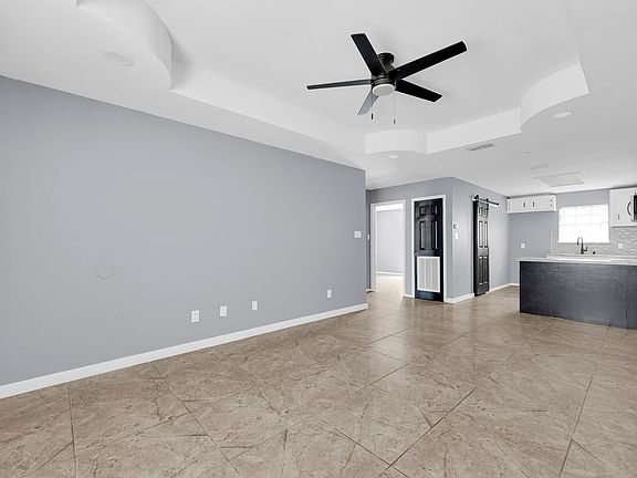 4th image of 112 E Peter St #1121