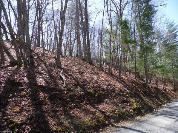 31 & 32 Happy Ridge Rd, Piney Creek, NC 28663