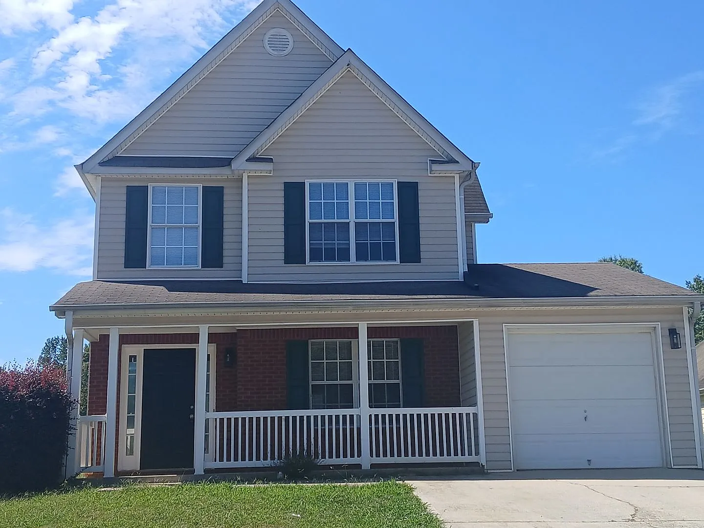 Black on Black Beautiful 2-Story 3 South Fulton Home! - Vouchers Accepted — Photo 2