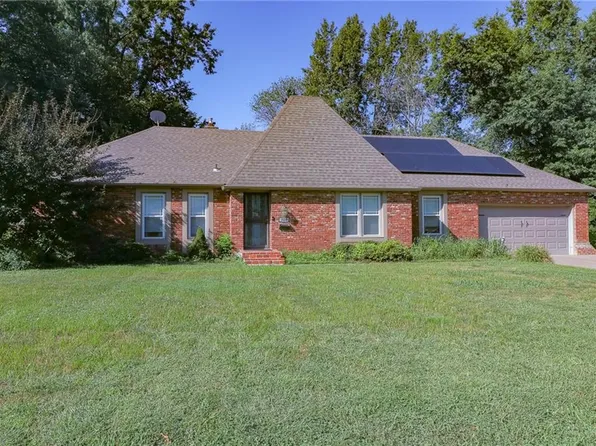 324 Goodrich Dr, Warrensburg, MO 64093