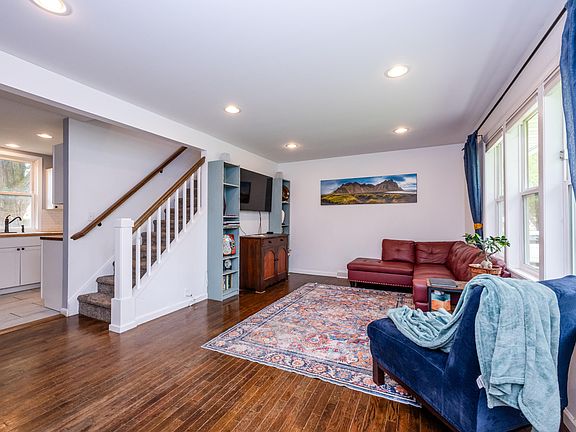 5th image of 1118 Lawndale Ave