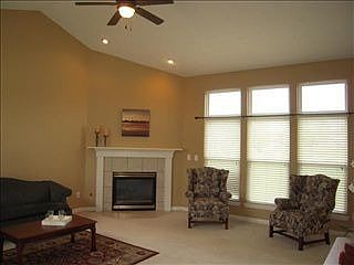 4th image of 40 Moon Valley Ct