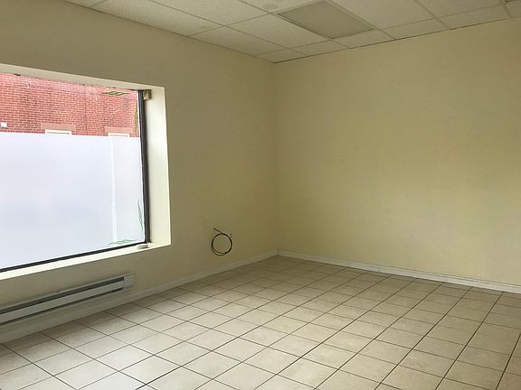 3rd image of 1627 Jackson St Floor 1