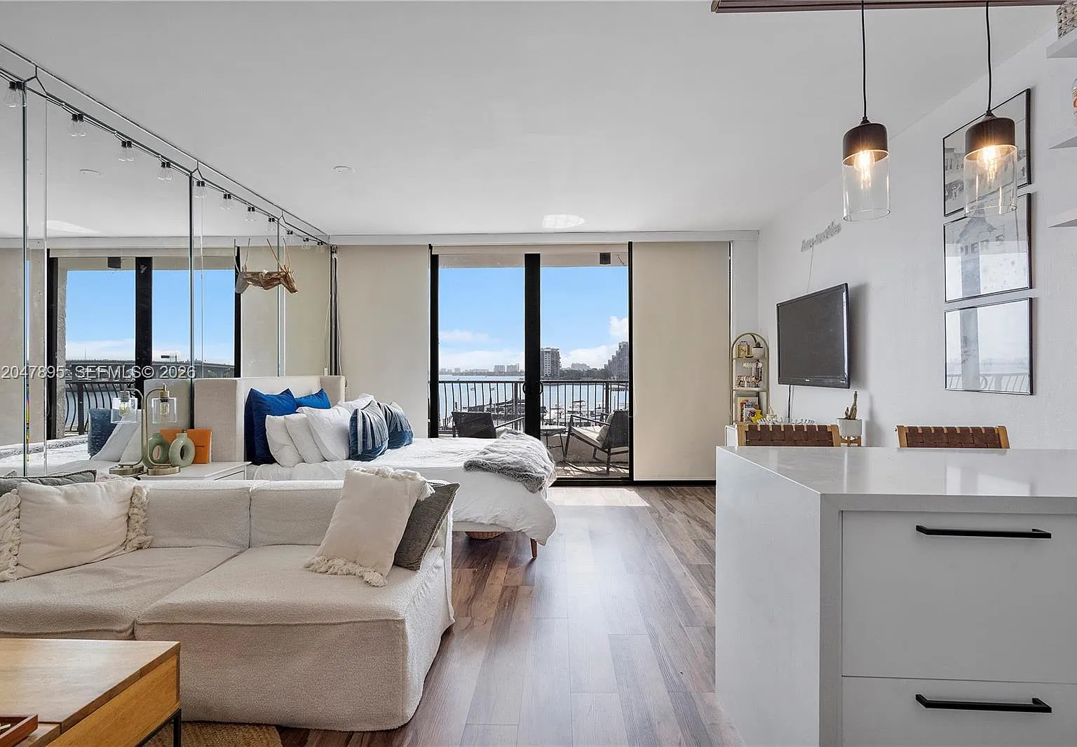 Venetia Condo — Photo 4
