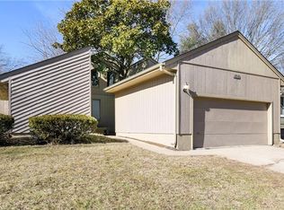1812 NE Gatewood Dr, Lees Summit, MO 64086