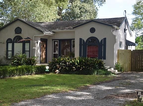 2nd image of 517 Crescent Blvd