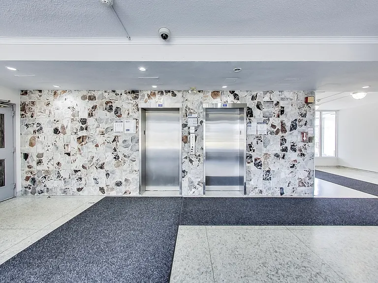 1130 Wilson Ave — Photo 8