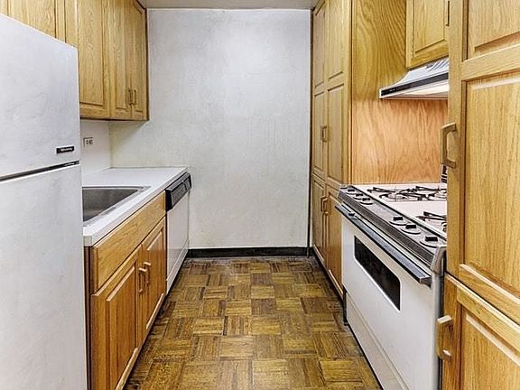 3rd image of 1056 Lexington Ave #2F