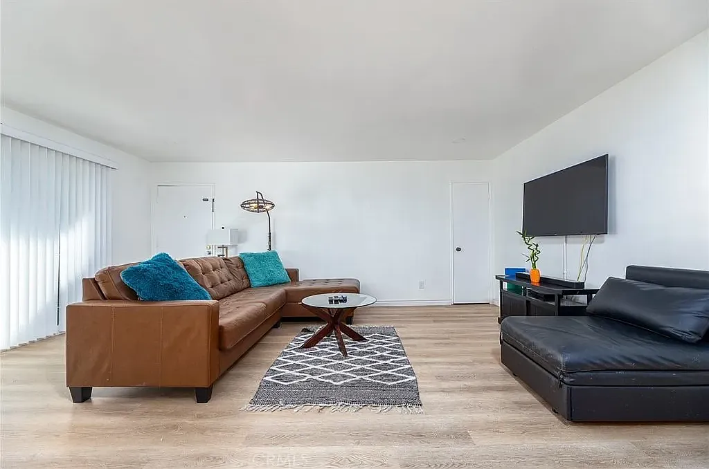 2 bed, 973 sqft, $1,350 — Photo 4