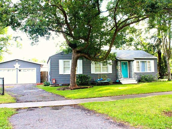 2nd image of 2233 Lake Shore Blvd
