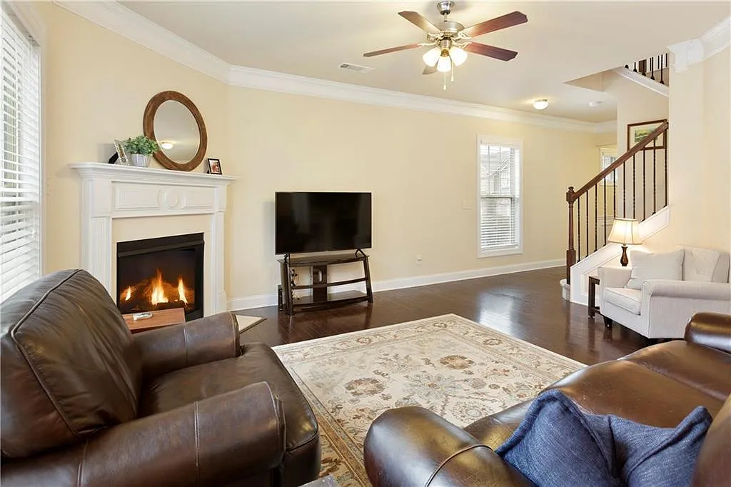 3 bed, 2.5 bath, 2031 sqft, $3,000 — Photo 4