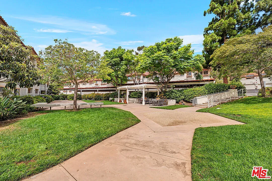 3 bed, $3,600 — Photo 4