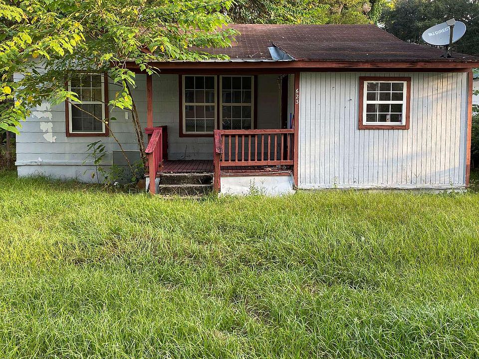 1st image of 623 NE Lake Dr